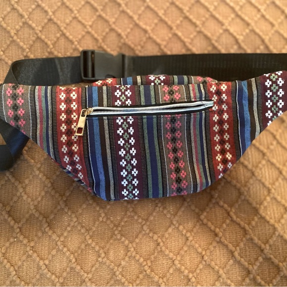 NWOT Cute Boho Fanny Pack with Lots of Storage Space - Picture 3 of 3